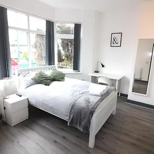 https://newly-refurbished-studio-great-location-8-studios.hotelsin-nottingham.com