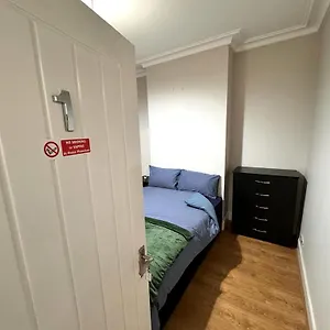https://bluebells-of-kathleen-near-airport.hotelsin-nottingham.com
