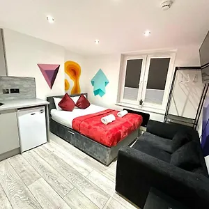 Guest house New Cross Suites -se14, London